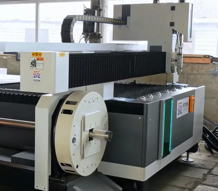 FL-L1560FR-6000-D220-IPG Лазерный станок для резки листового металла и труб
