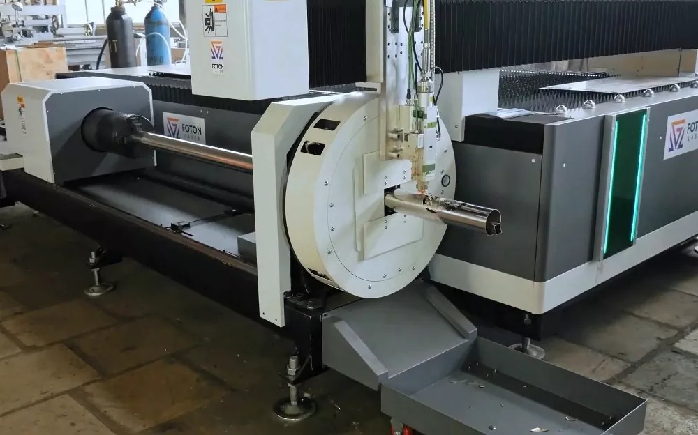 FL-L1560FR-1500-D220-IPG Лазерный станок для резки листового металла и труб