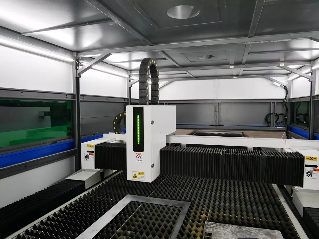 FL-L2040FHR-1000-D350-IPG Лазерный станок для резки листового металла и труб с кабинетной защитой