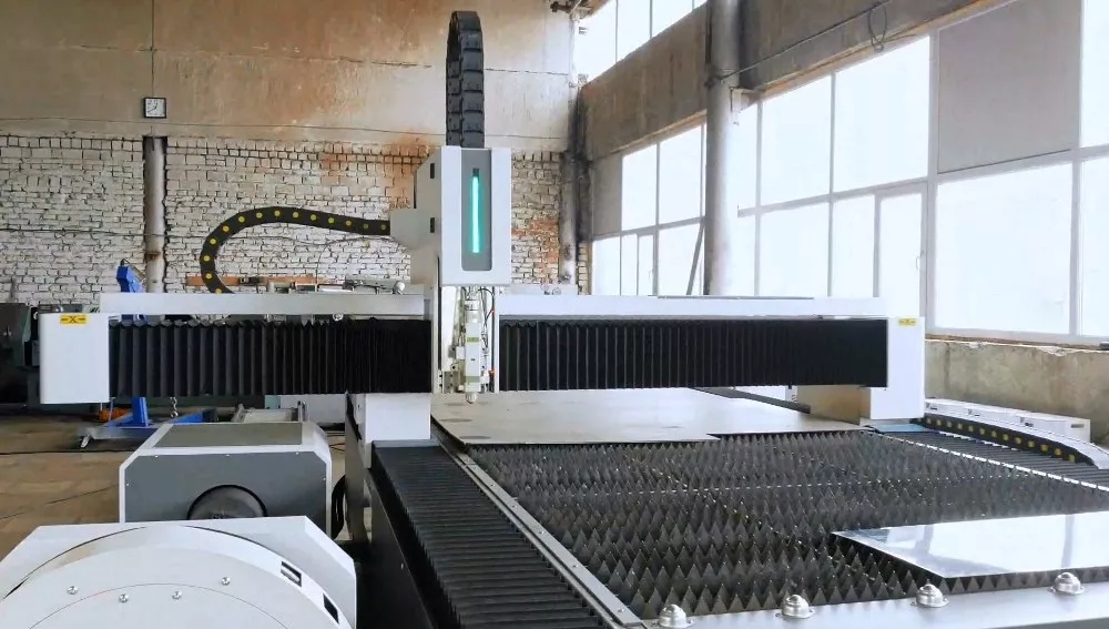 FL-L1560FR-12000-D350-Raycus Лазерный станок для резки листового металла и труб