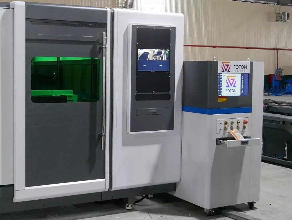 FL-L2060FHR-8000-D350-IPG Лазерный станок для резки листового металла и труб с кабинетной защитой