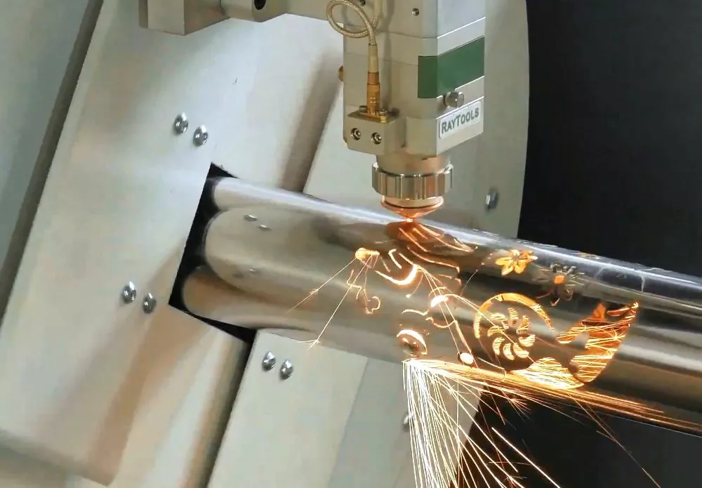 FL-L1530FR-1500-D350-IPG Лазерный станок для резки листового металла и труб