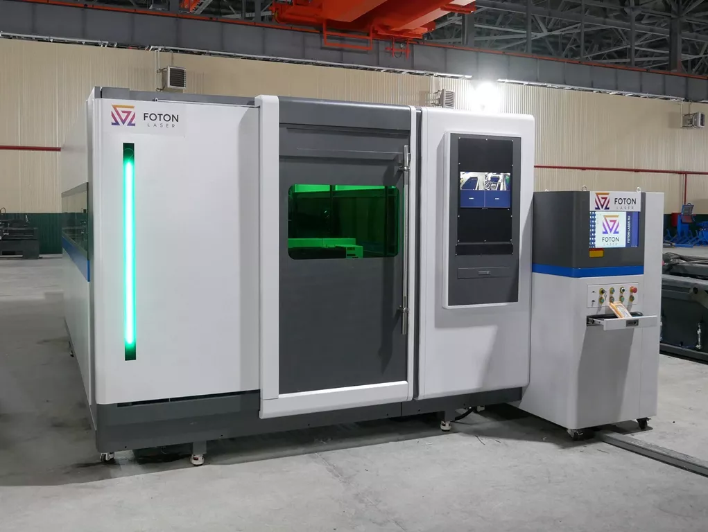FL-L2040FEHR-12000-D220-IPG Лазерный станок для резки листового металла и труб со сменным столом и кабинетной защитой